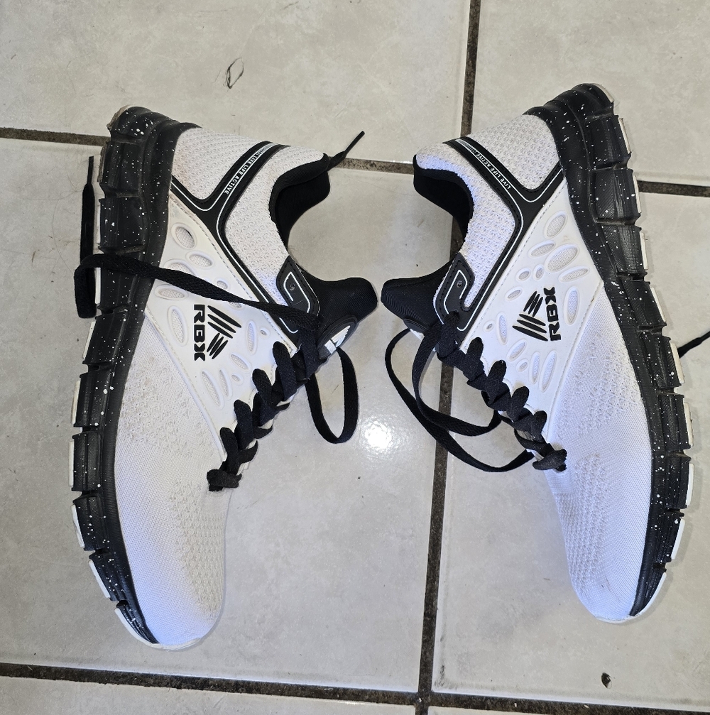 Reebok Tennis Shoes M8.5